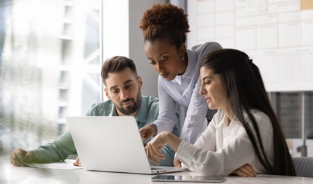 CollegeNET-employee-helping-customers