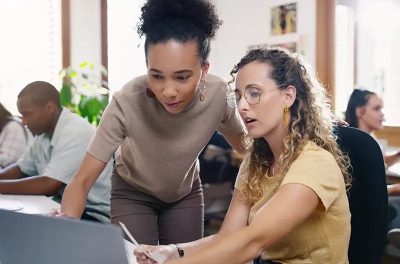 woman-helping-eazel-2